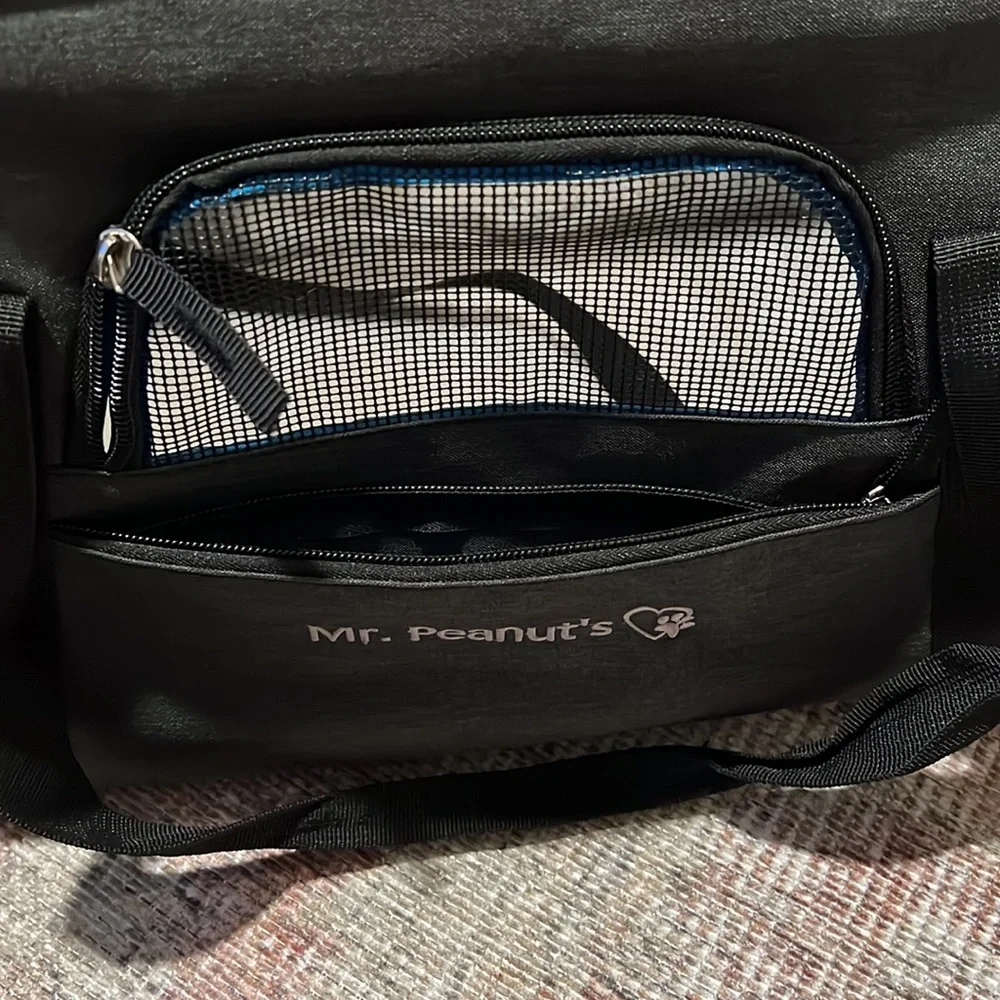 Pet travel carrier